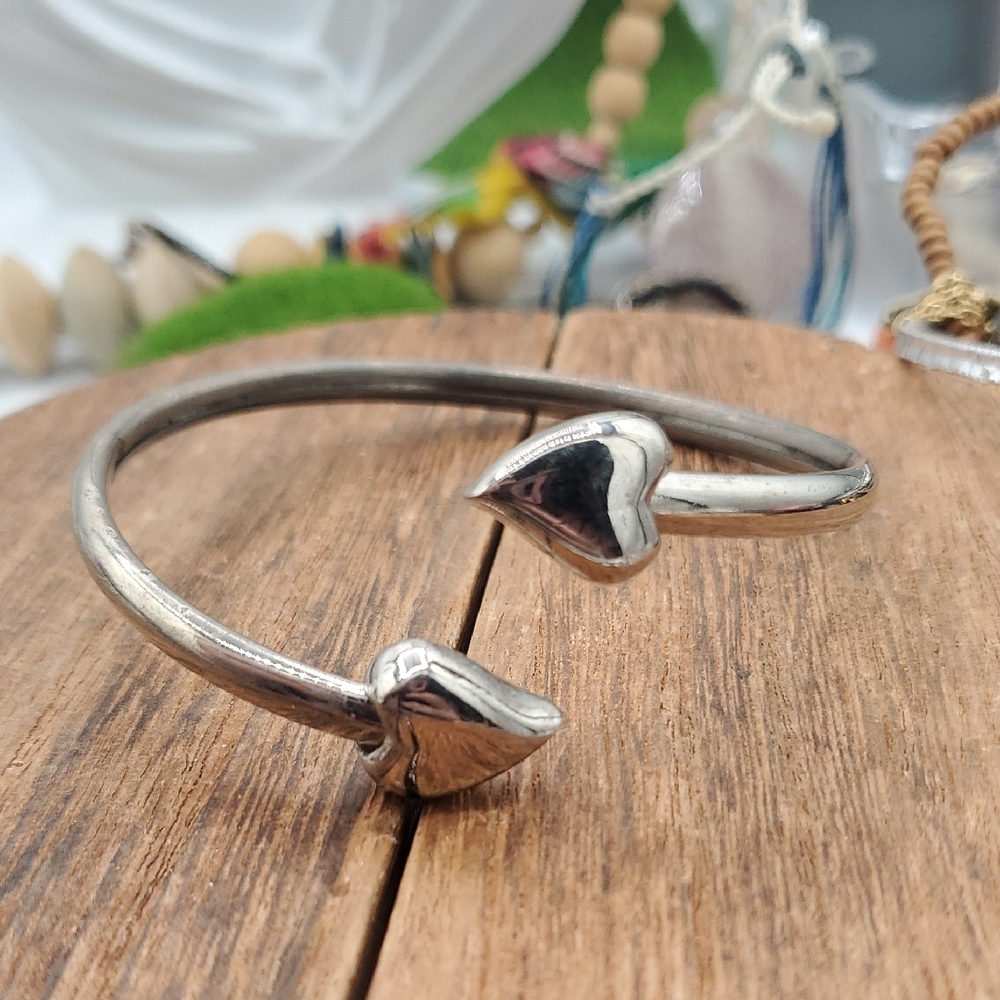 Silver Tone Heart‎ Cuff Bracelet B3422